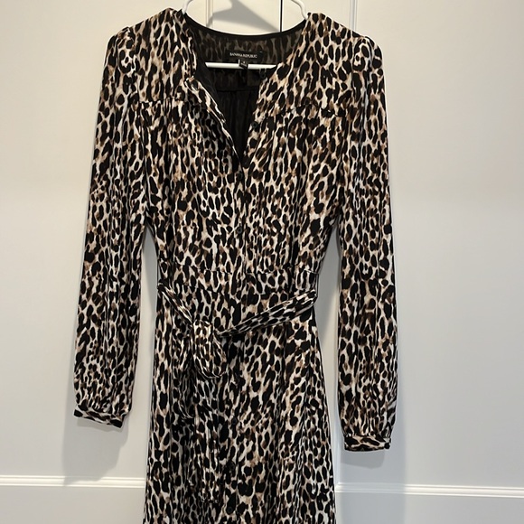 Banana republic dress. Leopard print. Size 4 - Picture 3 of 3